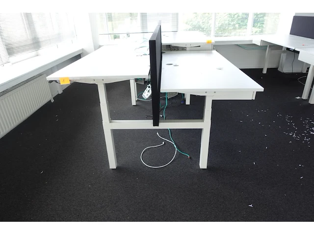 In hoogte verstelbare dubbele bureau - afbeelding 1 van  3