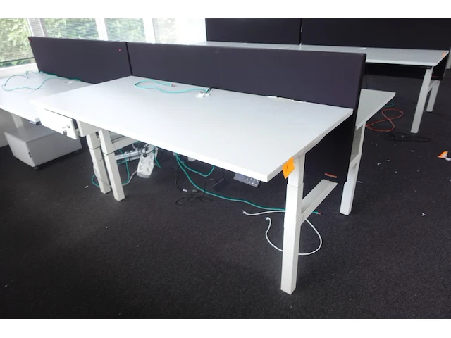 In hoogte verstelbare dubbele bureau - afbeelding 3 van  3