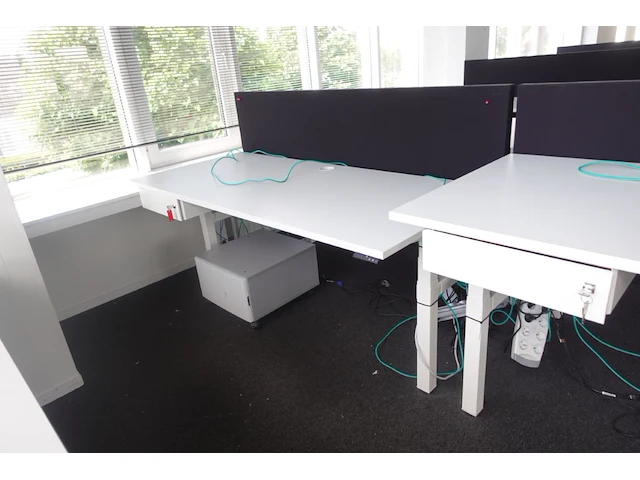In hoogte verstelbare dubbele bureau - afbeelding 2 van  2