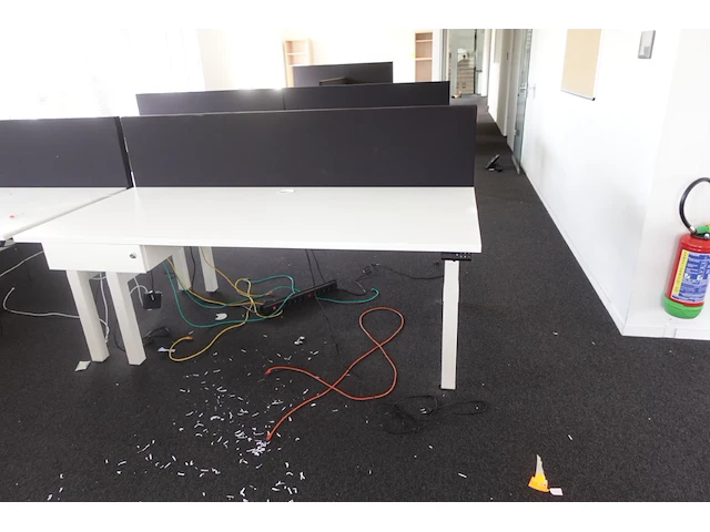 In hoogte verstelbare dubbele bureau - afbeelding 3 van  4