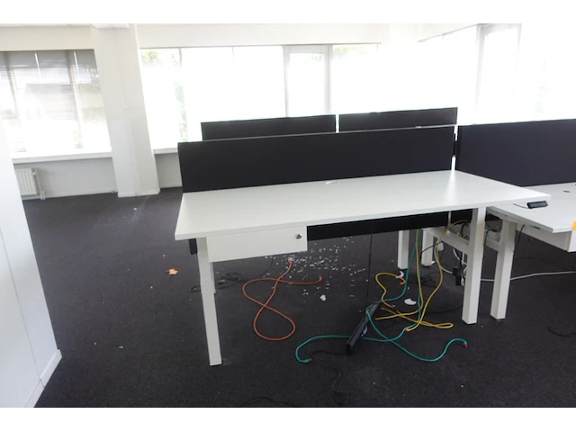 In hoogte verstelbare dubbele bureau - afbeelding 4 van  4