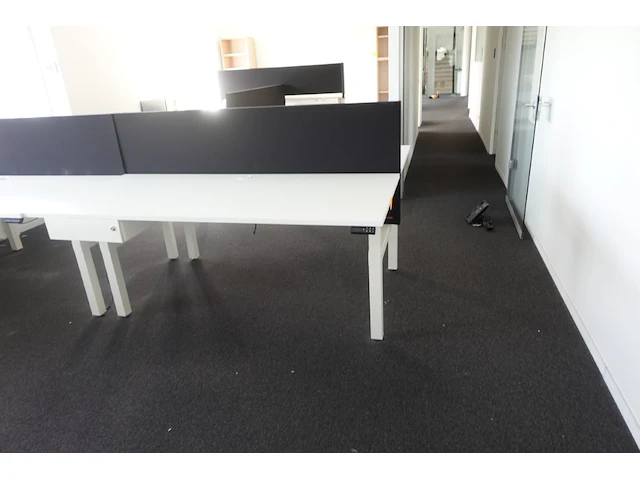 In hoogte verstelbare dubbele bureau - afbeelding 2 van  3