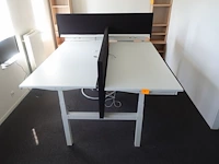 In hoogte verstelbare dubbele bureau - afbeelding 1 van  3