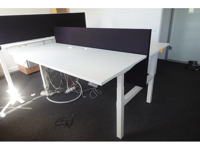 In hoogte verstelbare dubbele bureau - afbeelding 3 van  3