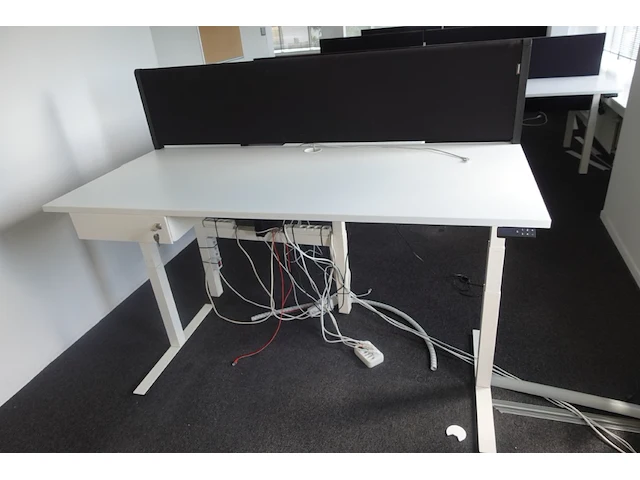 In hoogte verstelbare enkele bureau - afbeelding 2 van  2
