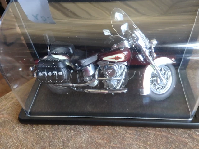 In vitrine harley davidson 1/10 original - afbeelding 1 van  2