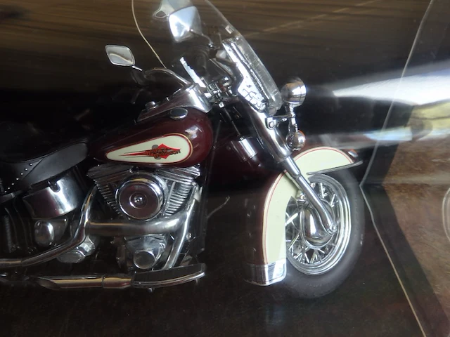 In vitrine harley davidson 1/10 original - afbeelding 2 van  2