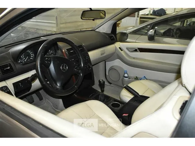 Inbeslagname auto mercedes a160cdi - afbeelding 5 van  5