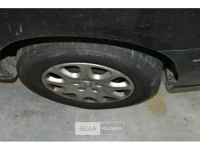 Inbeslagname auto peugeot type 807 - afbeelding 4 van  6