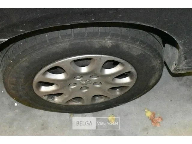 Inbeslagname auto peugeot type 807 - afbeelding 5 van  6