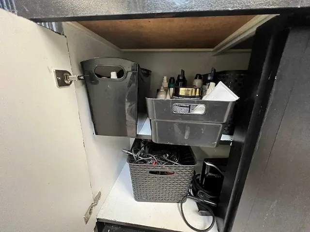 Inboedel kapperszaak - afbeelding 20 van  102