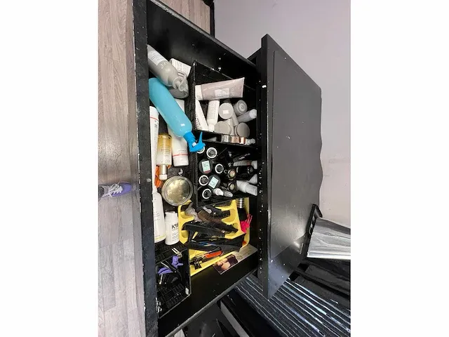 Inboedel kapperszaak - afbeelding 27 van  102