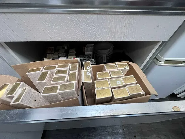 Inboedel kapperszaak - afbeelding 46 van  102