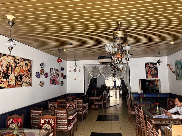 Inboedel uyghur restaurant wegens faillissement - afbeelding 37 van  40