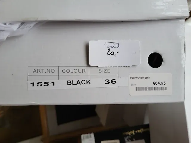 Inboedel winkel dameskledij - afbeelding 11 van  37
