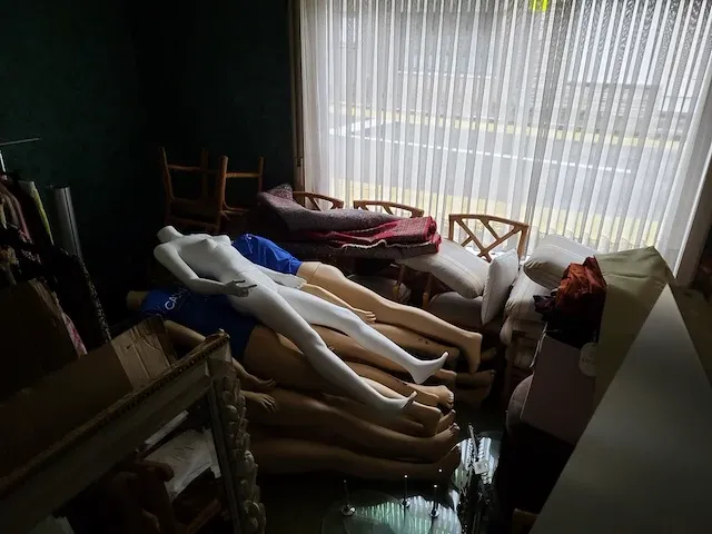 Inboedel winkel dameskledij - afbeelding 12 van  37