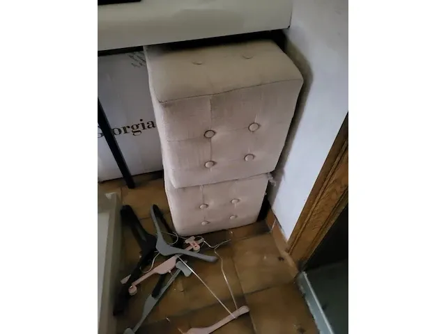 Inboedel winkel dameskledij - afbeelding 19 van  37