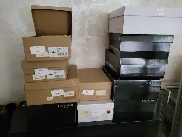 Inboedel winkel dameskledij - afbeelding 7 van  37