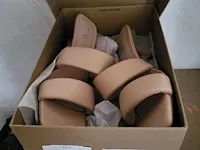 Inboedel winkel dameskledij - afbeelding 8 van  37