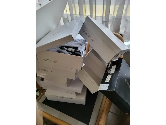 Inboedel winkel dameskledij - afbeelding 9 van  37