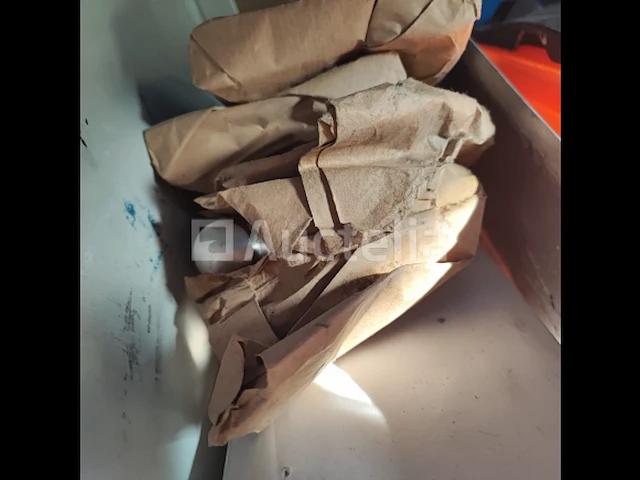 Inbouwkasten van vrachtwagen met inhoud - afbeelding 143 van  185