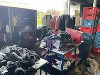 Indoor speeltuin +grote partij stoelen en speelgoed - afbeelding 3 van  17
