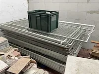 Indoor speeltuin +grote partij stoelen en speelgoed - afbeelding 9 van  17