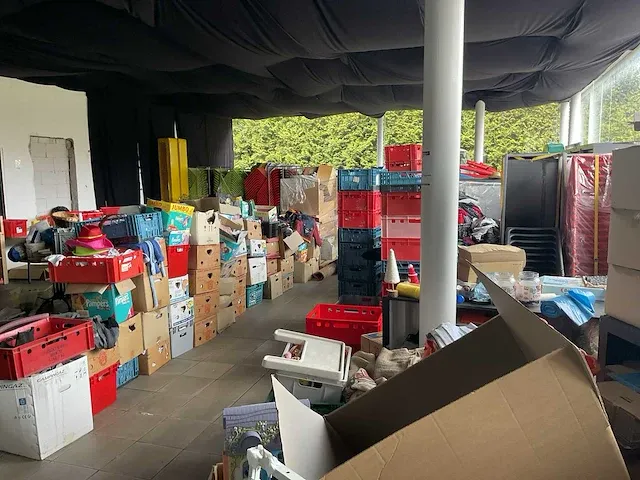 Indoor speeltuin +grote partij stoelen en speelgoed - afbeelding 1 van  17