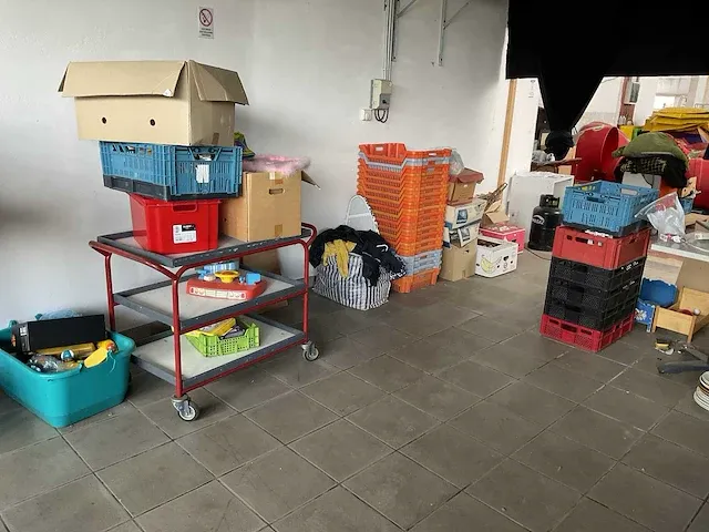 Indoor speeltuin +grote partij stoelen en speelgoed - afbeelding 10 van  17