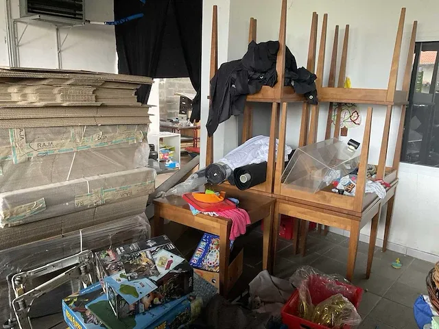 Indoor speeltuin +grote partij stoelen en speelgoed - afbeelding 11 van  17