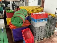 Indoor speeltuin +grote partij stoelen en speelgoed - afbeelding 15 van  17