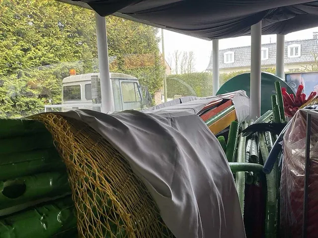 Indoor speeltuin +grote partij stoelen en speelgoed - afbeelding 17 van  17