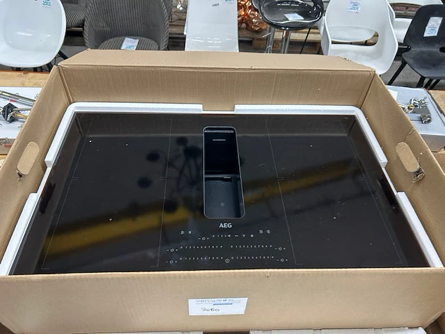 Inductiekookplaat aeg met dampkap - afbeelding 1 van  3