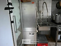 Industriele afwasmachine met spoeltafel - afbeelding 1 van  6