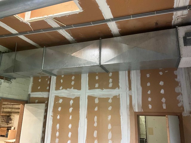 Industriële afzuiginstallatie met filterkast en ventilator - afbeelding 6 van  9