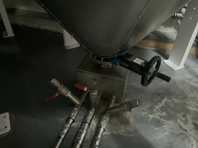 Industriële droger eisbar met 2 silo’s en 2 chillers kkt - afbeelding 14 van  48