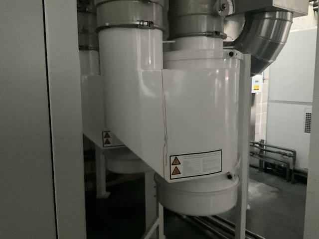 Industriële droger eisbar met 2 silo’s en 2 chillers kkt - afbeelding 19 van  48