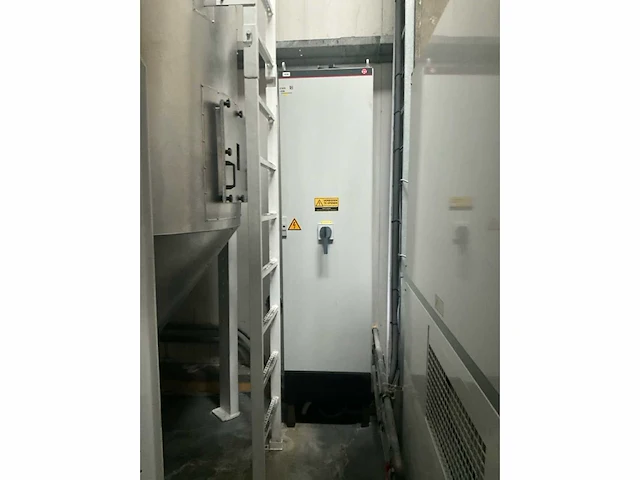 Industriële droger eisbar met 2 silo’s en 2 chillers kkt - afbeelding 32 van  48