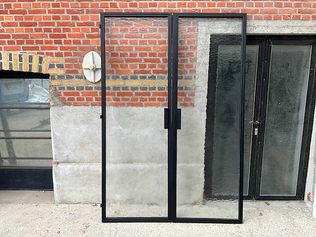 Industriële dubbele stalen deur kathedraalglas (ral 9005) - afbeelding 1 van  8