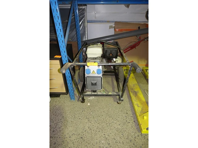 Industriële groep - diesel - afbeelding 1 van  4