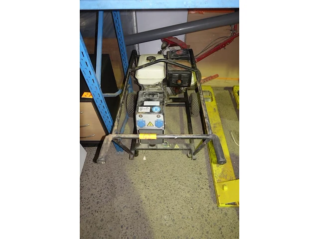 Industriële groep - diesel - afbeelding 2 van  4