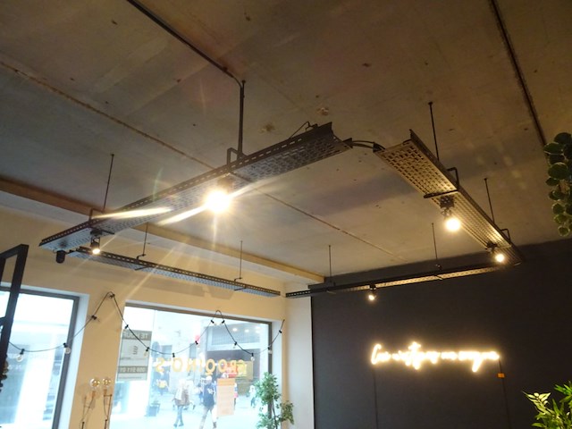 Industriele lichtarmatuur + decoratieve verlichting - afbeelding 1 van  7