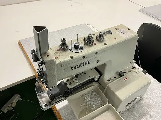 Industriële naaimachine brother cb3-b917-1 - afbeelding 8 van  10