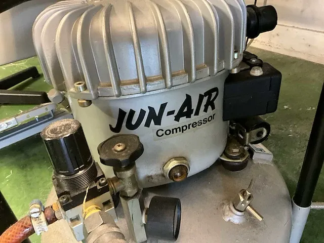 Industriële naaimachine brother exedra db2-b737-913 - afbeelding 12 van  15