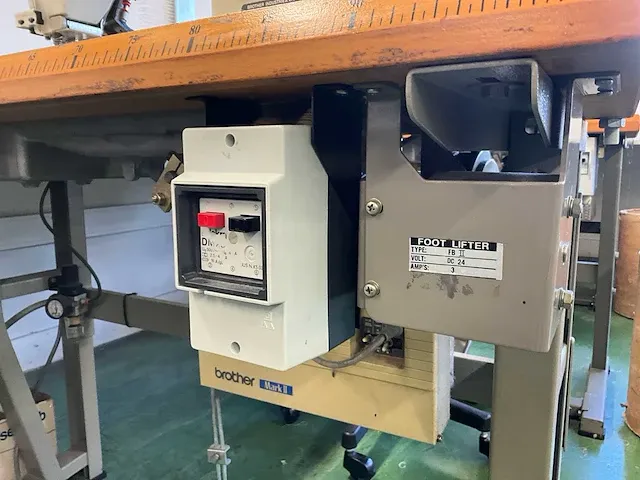 Industriële naaimachine brother exedra db2-b737-913 - afbeelding 15 van  15