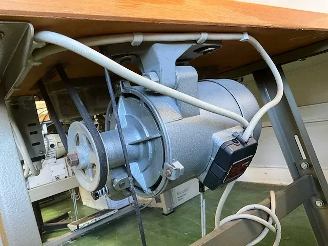 Industriële naaimachine juki dlu-450 - afbeelding 7 van  10