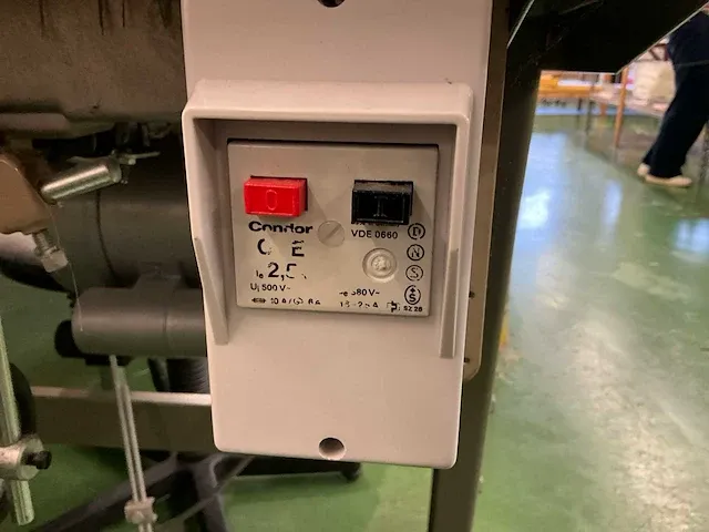 Industriële naaimachine juki lh-515 - afbeelding 11 van  13