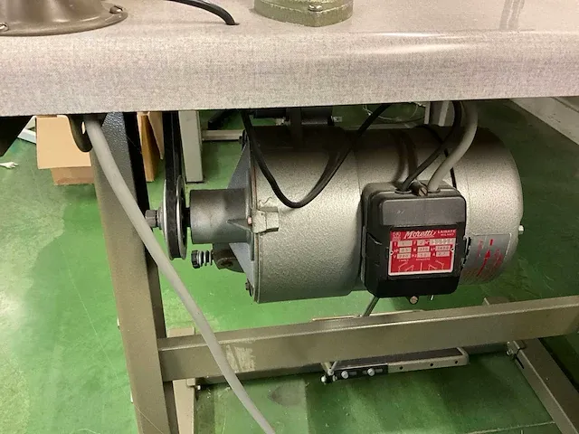 Industriële naaimachine juki lh-515 - afbeelding 12 van  13