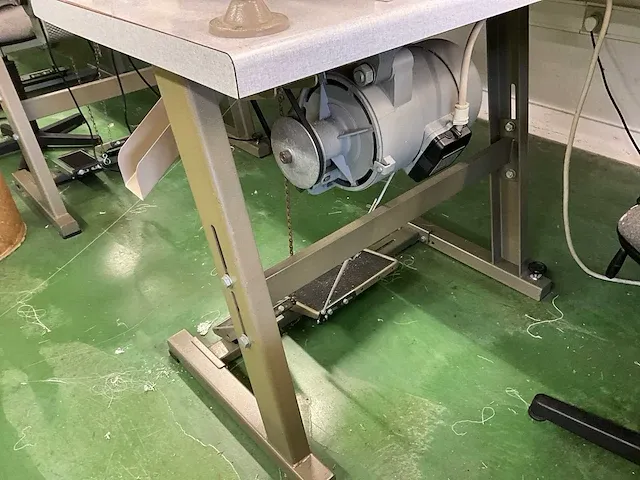 Industriële naaimachine juki mo-357 - afbeelding 11 van  12