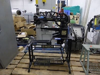Industriele naaimachine singer - afbeelding 1 van  3